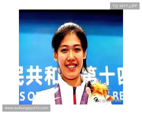 李盈莹训练场的水瓶都得用进口货，普通人连喝都没资格皱个眉头