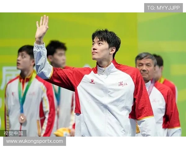 汪顺家的冰箱里只有水煮鸡胸肉和冰块