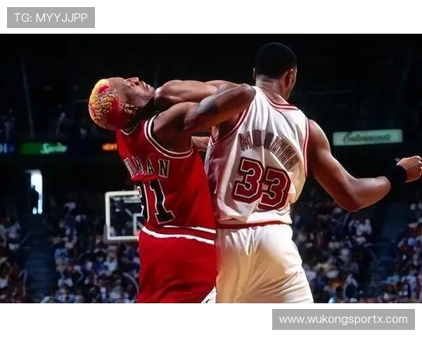 斯科蒂·皮蓬季后赛关键时刻无球跑动拉开空间提升麦克格雷迪进攻效率